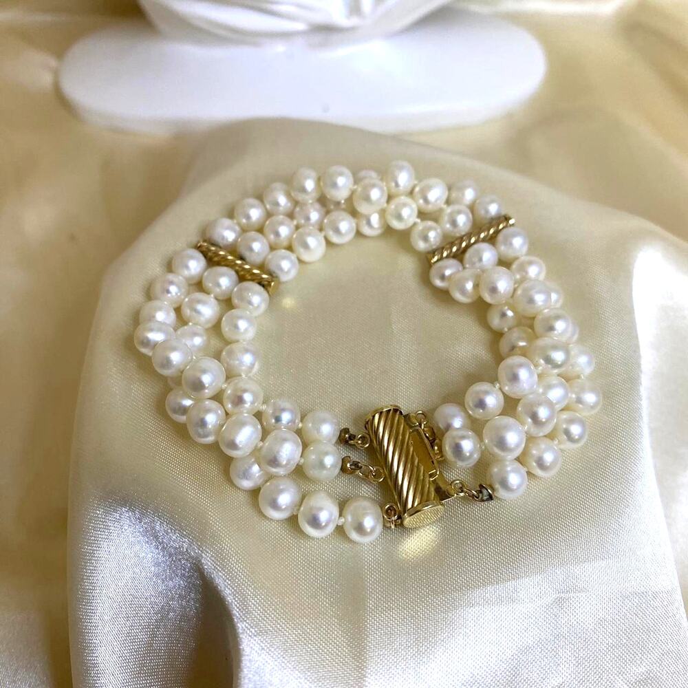 Vintage Mid Century 3 Strand High Luster Cultured Akoya Pearl 14K Gold Clasp